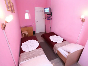 Krasny Kovrik na Pushkinskoy