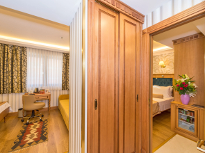 Aprilis Gold Hotel