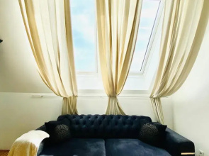 Comfy 3BR Apt With Living Room Balcony