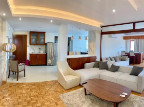 luxury 2 bed room apartment fully furnished