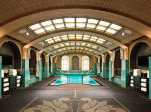 Virgin Hotels Las Vegas, Curio Collection by Hilton