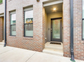 Near Downtown: Luxury Townhome in Bentonville!