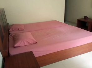 Hotel O Raya Guest House Syariah
