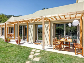 Kumquart Guesthouse, 20 people, private pool