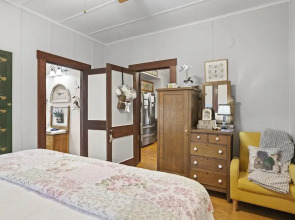 1929 Bell Estate 1 Bedroom Cottage