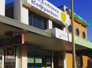 The Entrance Backpackers - Hostel