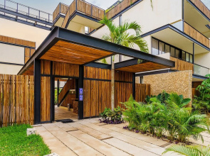 Luminous Private Pool Condo & Communal Rooftop Pool Lounge