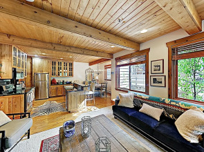 New Listing! Townhome W/hot Tub & Loft - Near Resort 2 Bedroom Condo