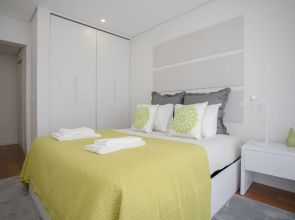 Liiiving -Luxury River View Apartment IV