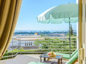 Sea view Apartment with 2 huge Terraces & Swimming pools