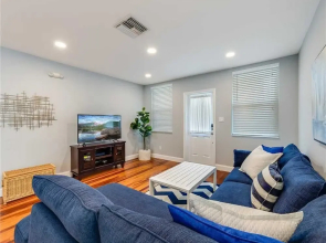 Mango Beach Manor - Three Bedroom Condo