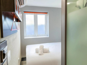 Renaissance London Heathrow Hotel