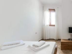 Cozy House with Pool near Beach