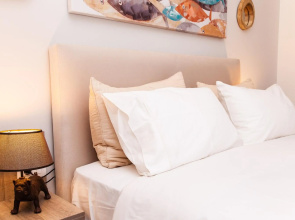 Sweet Suite Flora in Vouliagmeni