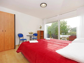 Javi - Free Private Parking - SA4