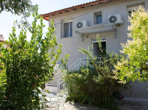 Anadora 2: Hospitable stone house with yard