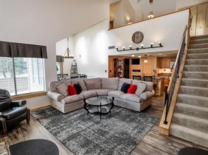 Seven Springs 2 BR Premium Condo, Walk to Slopes by RedAwnin