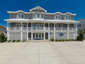 Royal Shell (formerly Lynnhaven Resort) - 10 Br Home