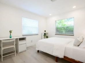 Beautiful And Comfortable Apt in Victoria Park