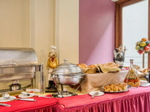 Embajadores Hotel