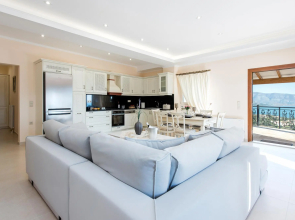 Villa Frosso Large Private Pool Walk to Beach Sea Views A C Wifi Car Not Required - 556