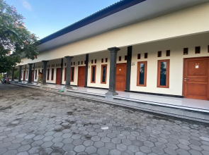 OYO Life 93155 Wisma Sarah