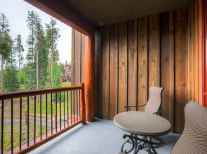 Luxury 3 Bedroom Ski in, Ski Out Mountain Vacation Rental Just Steps from the Snowflake Ski Lift in Breckenridge