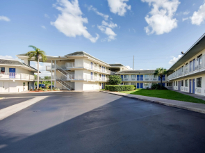 Motel 6 Lakeland, FL