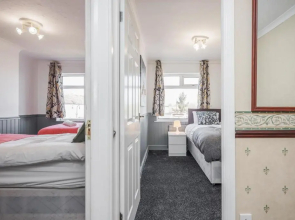 TMS Spacious 3-bed House! Tilbury! Free Parking!