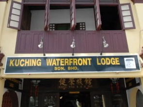 Kuching Waterfront  Lodge