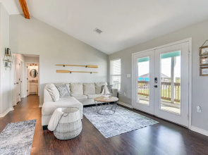 Near Beach Access: Galveston Home w/ Grill & Patio