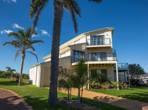 Kara Yaringa on Hill Street