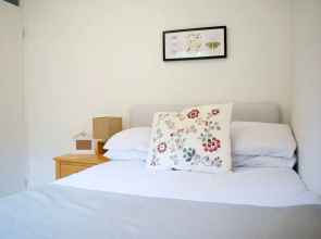 Modern 2 Bedroom Ground Floor Flat with Parking