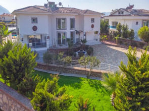 Villa Four Season 8