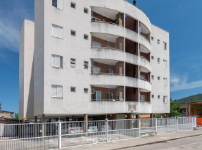 Apto c/ churrasq. próximo a orla Ubatuba-SP CDV042