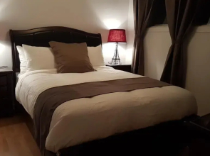 Three-Bedroom Apartment Sweet #6 by Amazing Property Rentals