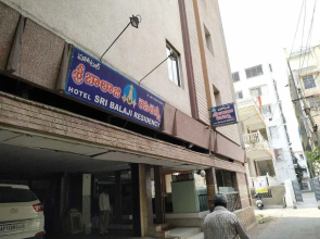 Iroomz Sri Balaji Residency