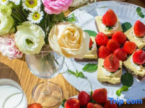 Floral Hotel· Yunbian Hot Spring Hotel (Tengchong Heshun Ancient Town Store)