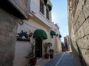 Nomad Inn