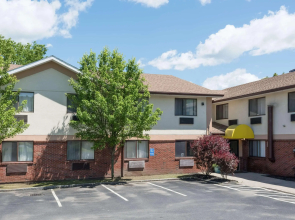 Days Inn by Wyndham Greenfield