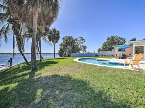 Pool, Dock & Kayaks: Waterfront Palmetto Home