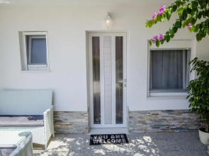 Luxury Studio Apartment White Sensation