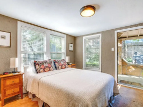 4 Mi to Dtwn: Pet-friendly Austin Studio