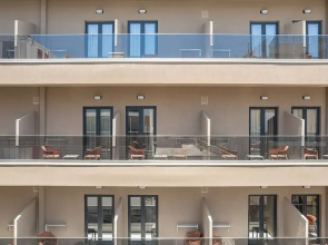 Miss Marrone City Hotel