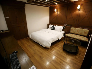 Отель The George Hotel