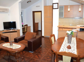 El Mar Apartments