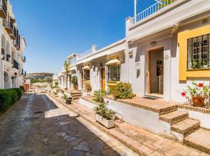 AP165 - Aloha Pueblo, Marbella by roomservices