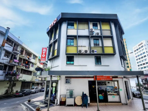 OYO 228 Basic Hotel