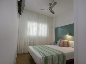 Yomo Hostal BCN Port