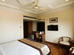 Wingston A Treehouse Hotel, Mathura